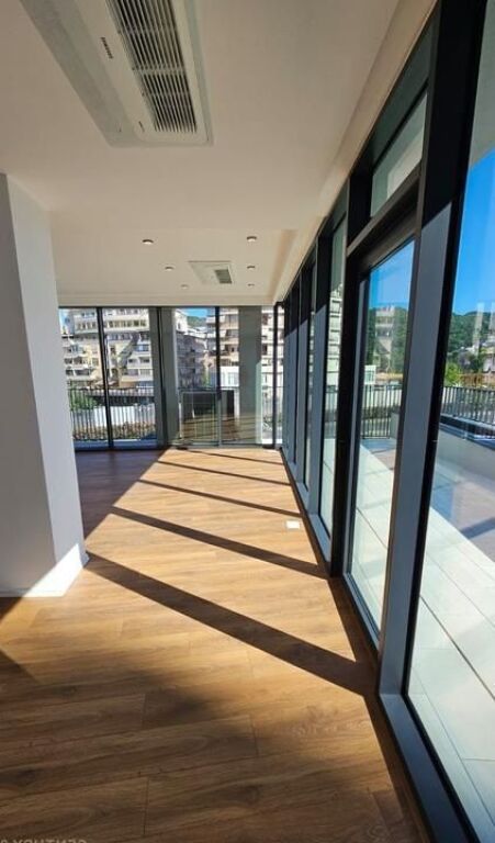 Apartament 2+1+2 post parkimi per qera tek Lake View