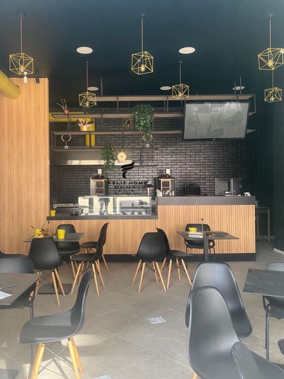 SHOP FOR SALE 86 M2 AVIATION FIELD 260,000 EURO