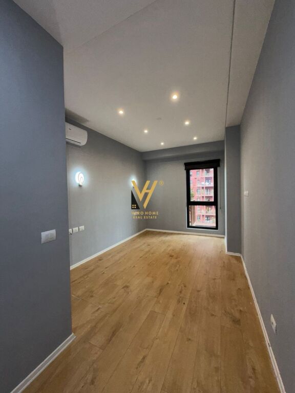 OFFICE 100 M2 FOR RENT ON KAVAJES STREET 1,200 EURO