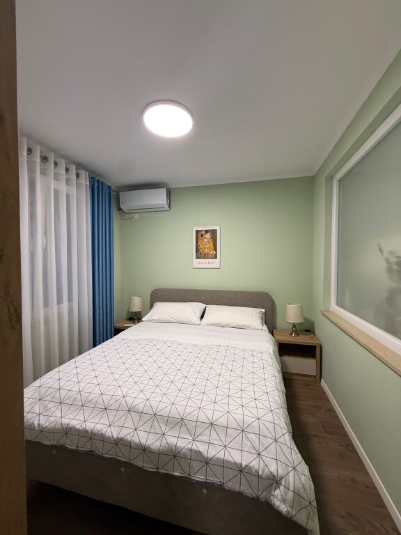 🏠 Apartment 2+1 for Rent 📍 Myslym Shyr  🏢 3rd Floor, existing building 📐 Area: 93.7 m² 💶 Price: 80,000 Leke / Month