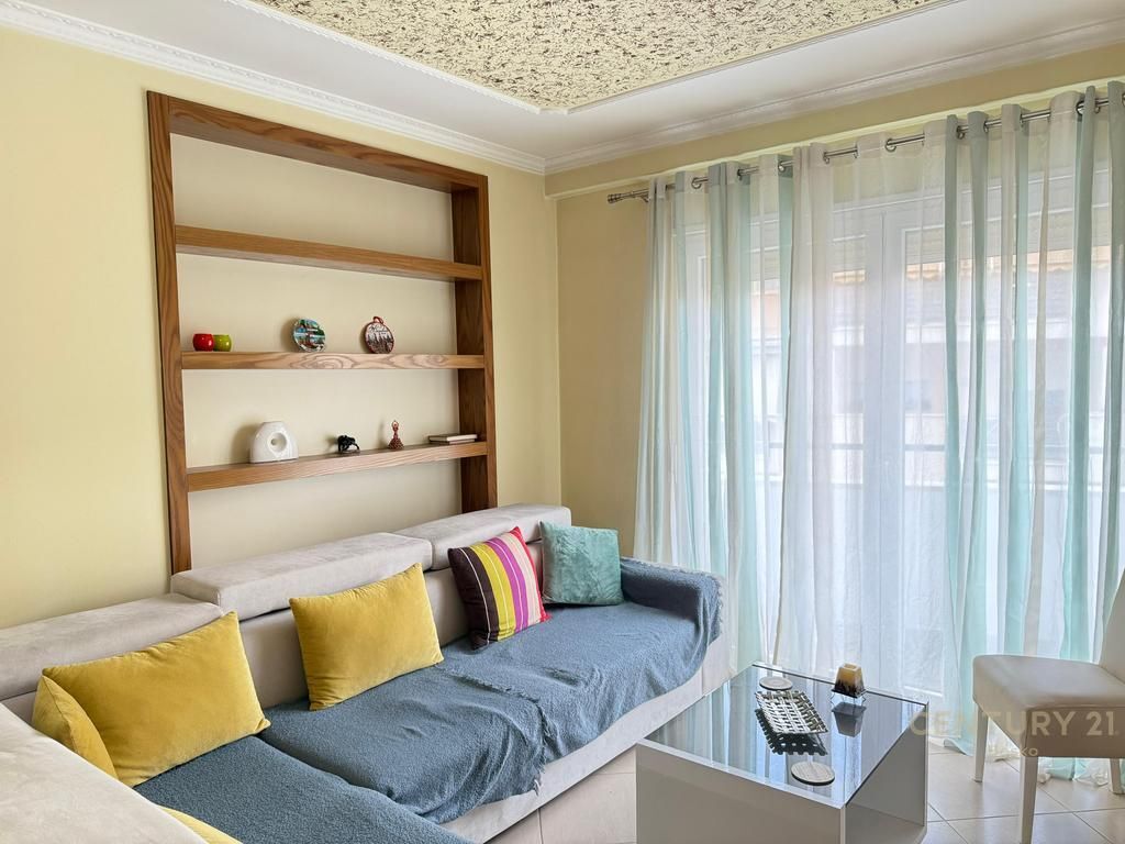 Apartament 1+1 me qira tek Komuna e Parisit