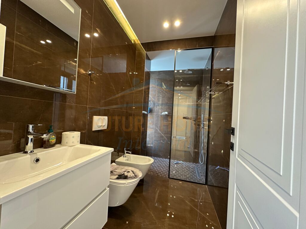 Affitto, Villa su 2 Piani, TEG, Tirana.