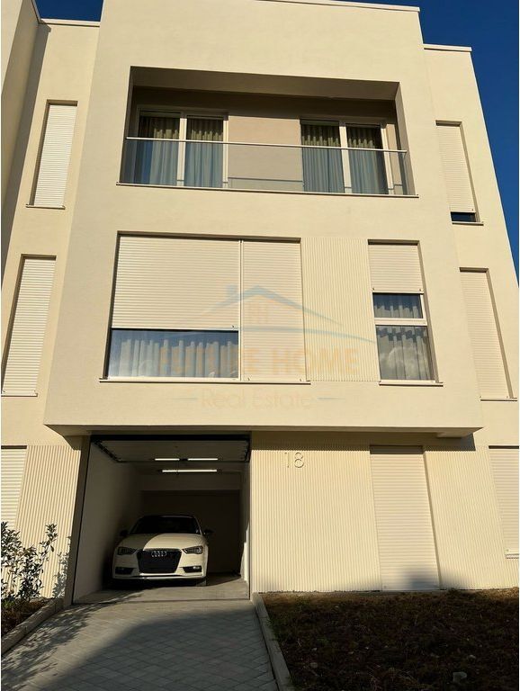 Qira, Vilë 3-kateshe, Aba Residence, Sauk