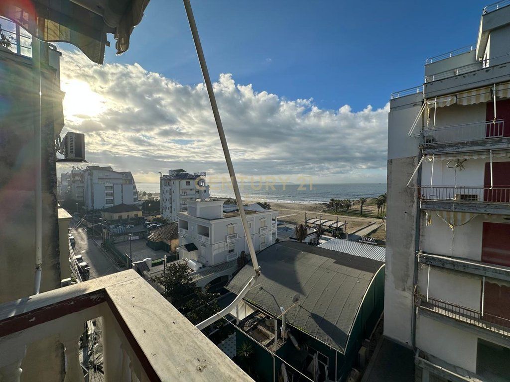 SHITET APARTAMENT 1+1 ME PAMJE NGA DETI NE PLAZH ILIRIA, DURRES