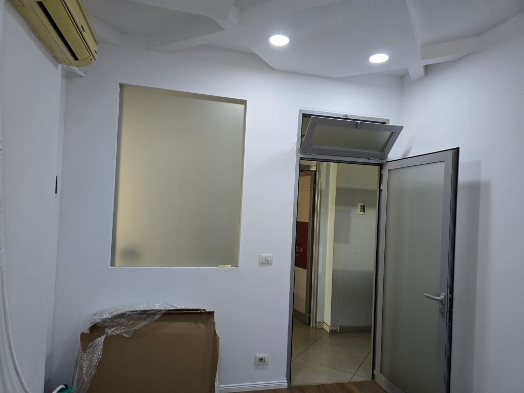 Jepet me qera zyre 250 te Drejtoria policies Tirane kati 2