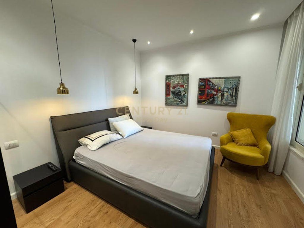 APARTAMENT PER SHITJE TE RRUGA E RE PORTIT