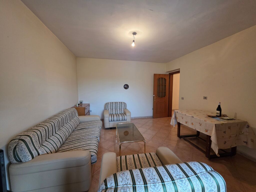 Tek Rruga Bardhyl Shitet Apartament 3+1 Me Planimetri Te Rregullt