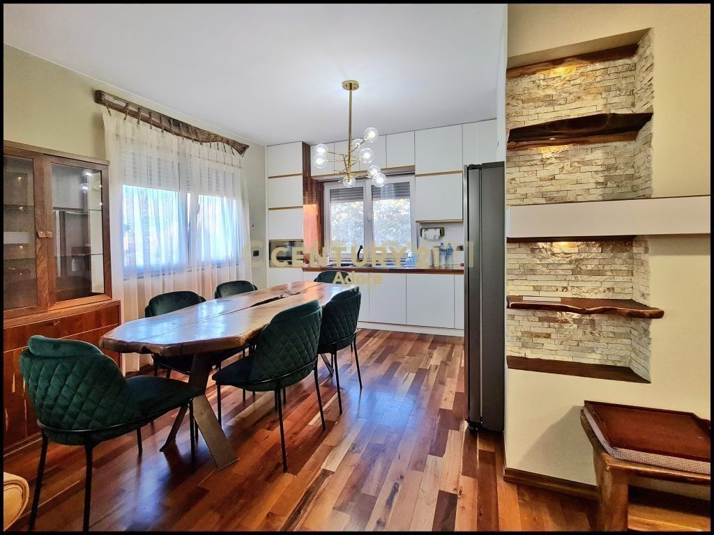 Duplex per shitje te Kopshti Botanik