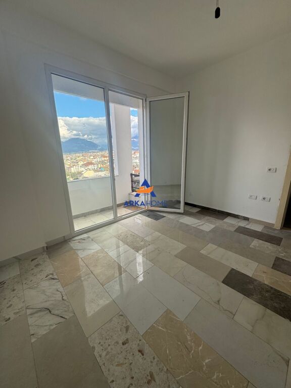 SHITET APARTAMENT 2+1+2 " TERMINALI AUTOBUZAVE VERI-JUG " 150000 EURO