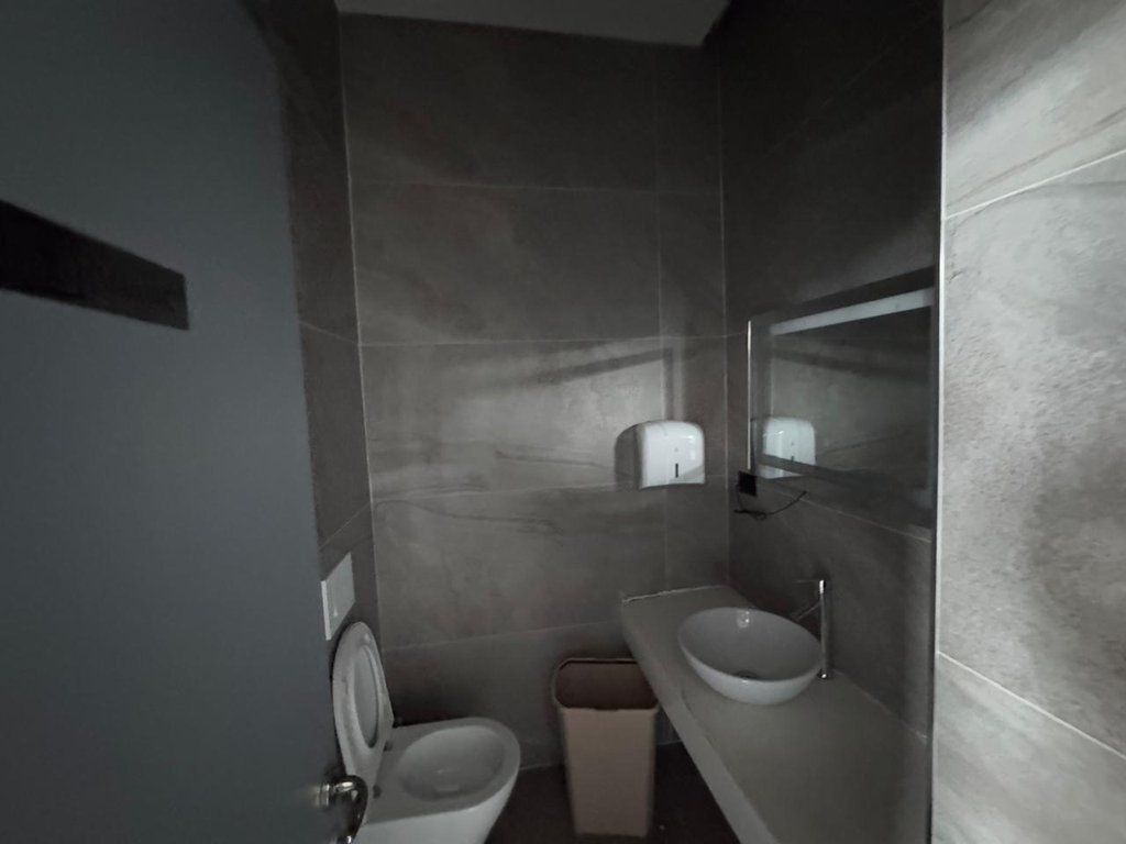 BAR-RESORANT PER QIRA NE RADHIME,PAMJE E HAPUR NE DET! 2,000 € /Muaj