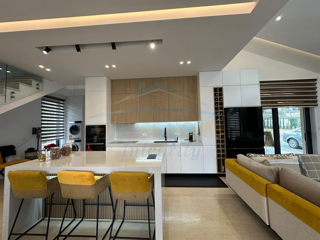 Affitto, Villa su 2 Piani, TEG, Tirana.