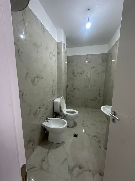 Apartament me qera 1+1