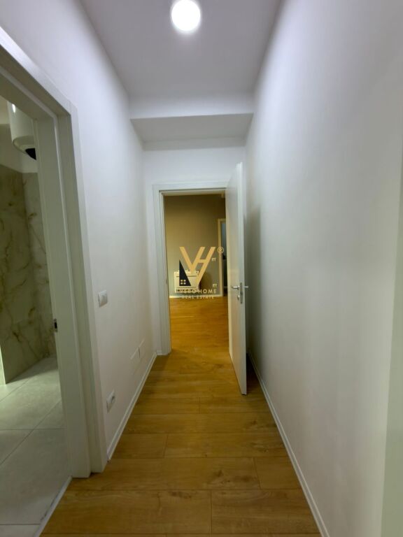 OFFICE 100 M2 FOR RENT ON KAVAJES STREET 1,200 EURO