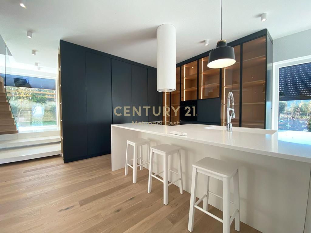 Vile me qira te Lon Hill Residence