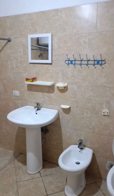 Apartament me qera 1+1 bosh ne astir