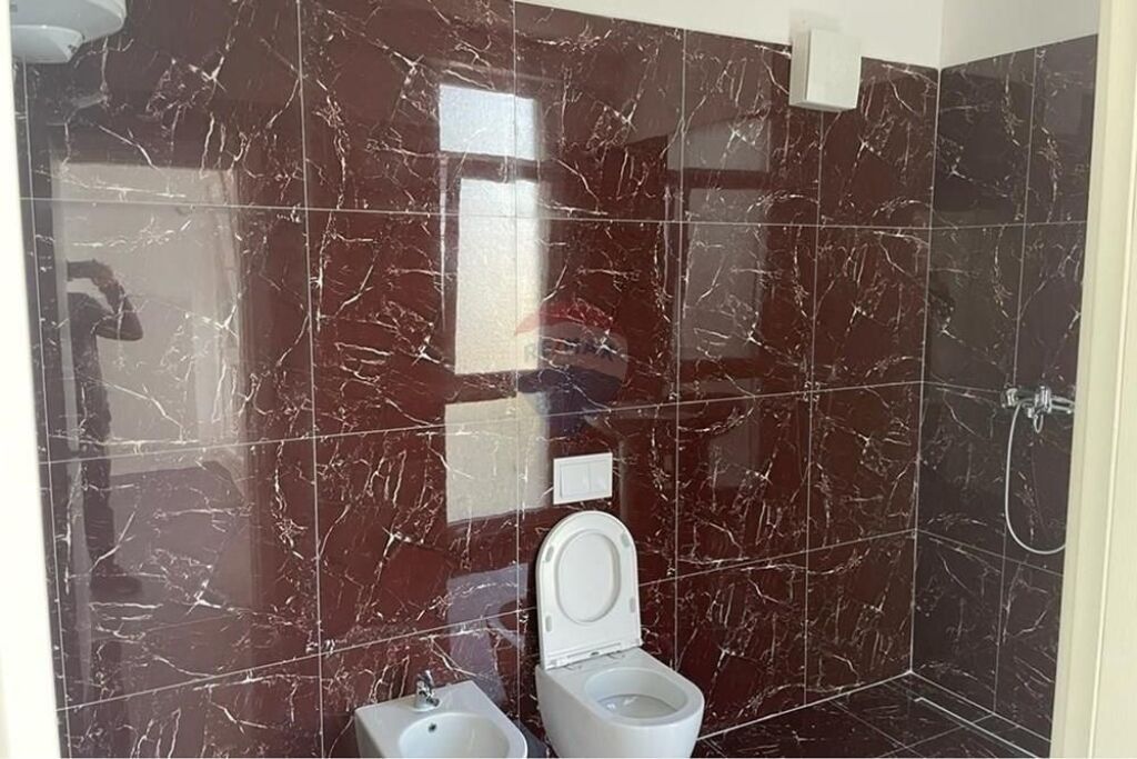 ZYRE PER QIRA ME 4 AMBIENTE PUNE TE K. E PARISIT