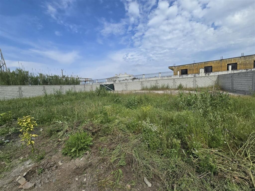 SHITET TRUALL NDERTIMI 3000 M2 DURRES