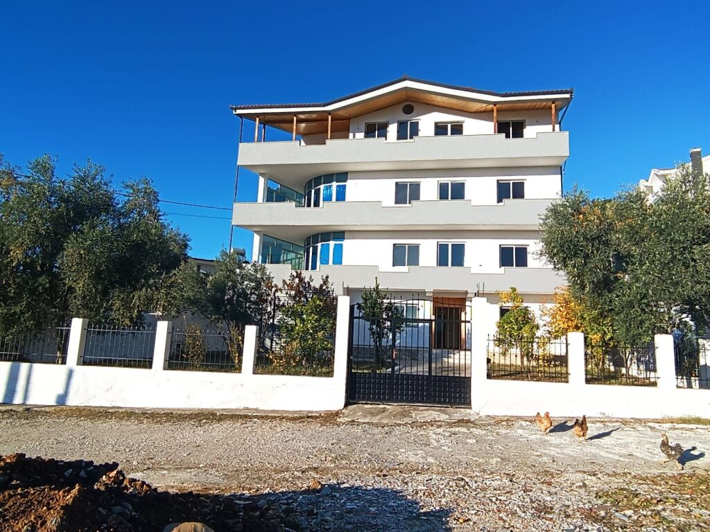 Shitet Vilë Në Tiranë