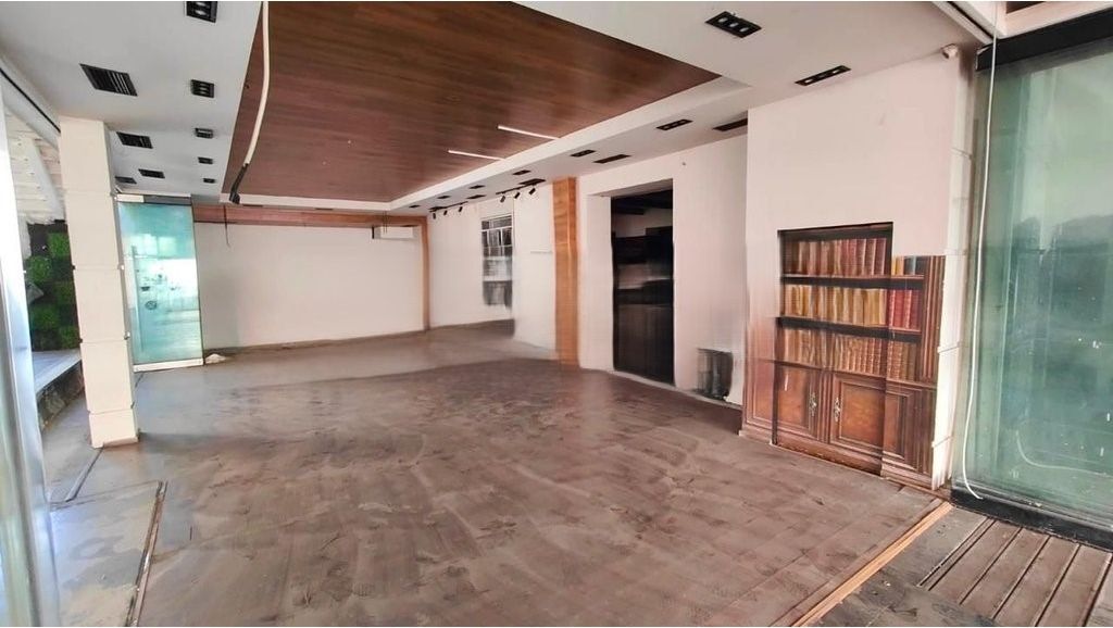 Locale Commerciale in Affitto, presso l'ex Stazione Ferroviaria, vicino al Piccolo Anello, Tirana