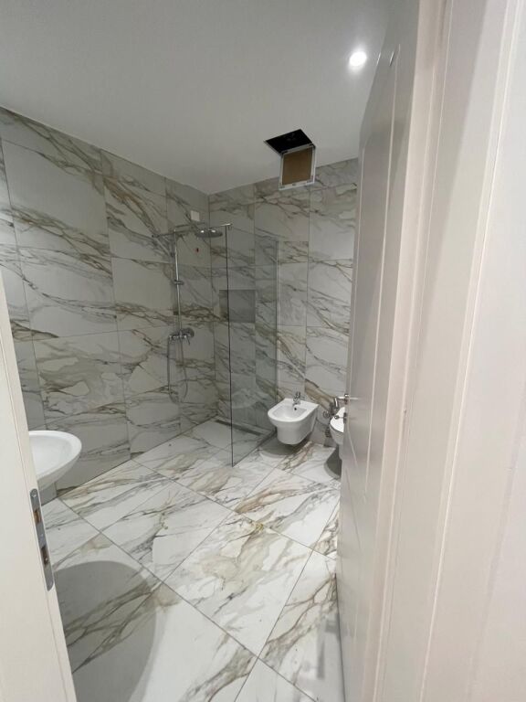 Appartamento 2+1+2 in vendita +veranda +posto auto Lake View Via Kosovareve