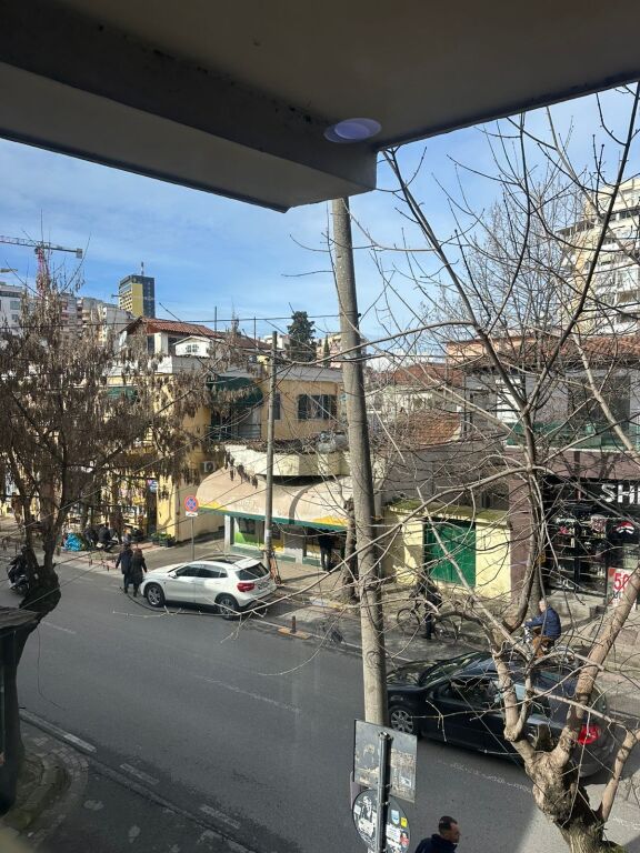 Zyre me qira tek Pazari i Ri