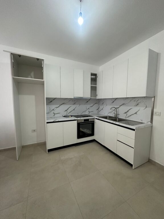 Apartament me qera 1+1