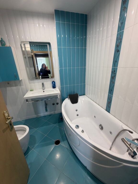 2+1,arredato con posto auto, via peti, liqeni, 700 euro