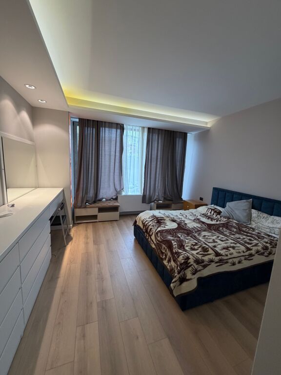 In vendita 2+1, con veranda, investito, lago secco, 300 milioni di lek