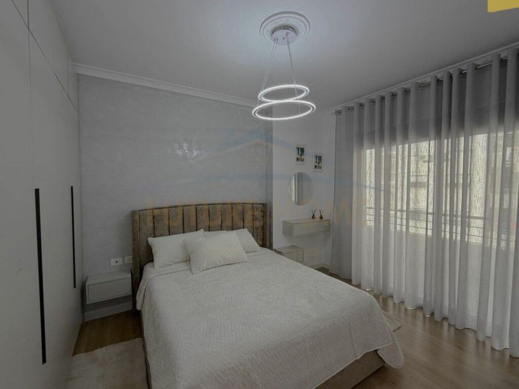 Shitet , Apartament 2+1+2 Unaza e Re, Tirane