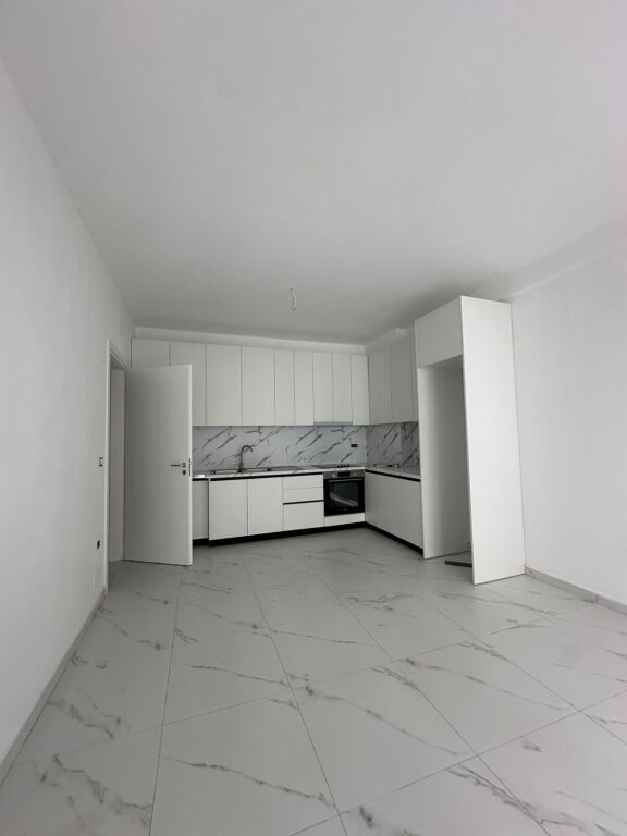 Apartament me qera 2+1