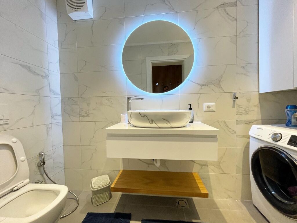 Apartament 2+1 per qira prane Globe tek Ish Parku i Autobusave.