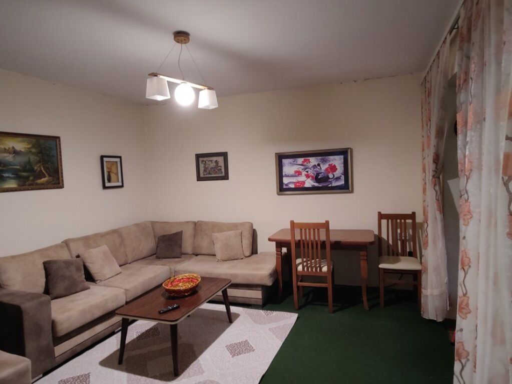 Shtepi private 1+1 me qera rruga Siri Kodra tek Selvia