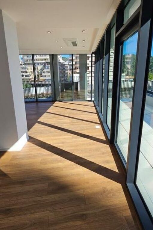 Apartament 2+1+2 post parkimi per qera tek Lake View