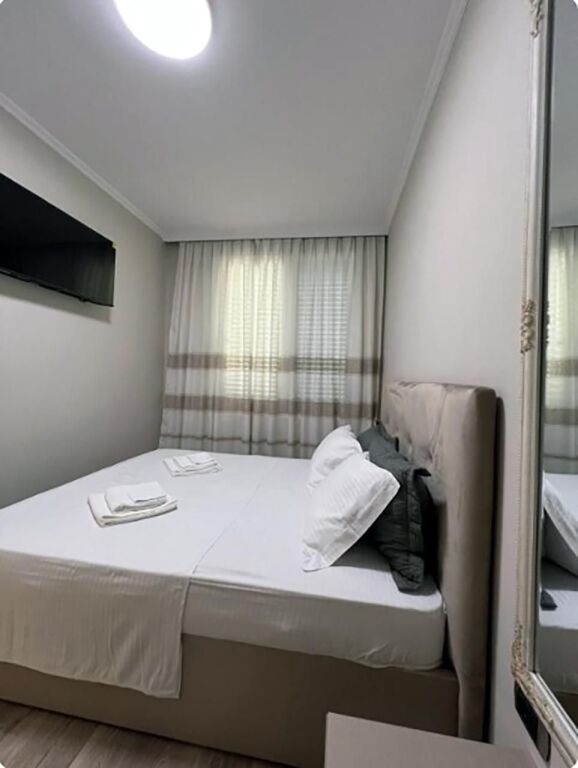 Jepet me Qira Apartament 1+1 + Ballkon – Në Qënder të Tiranës!