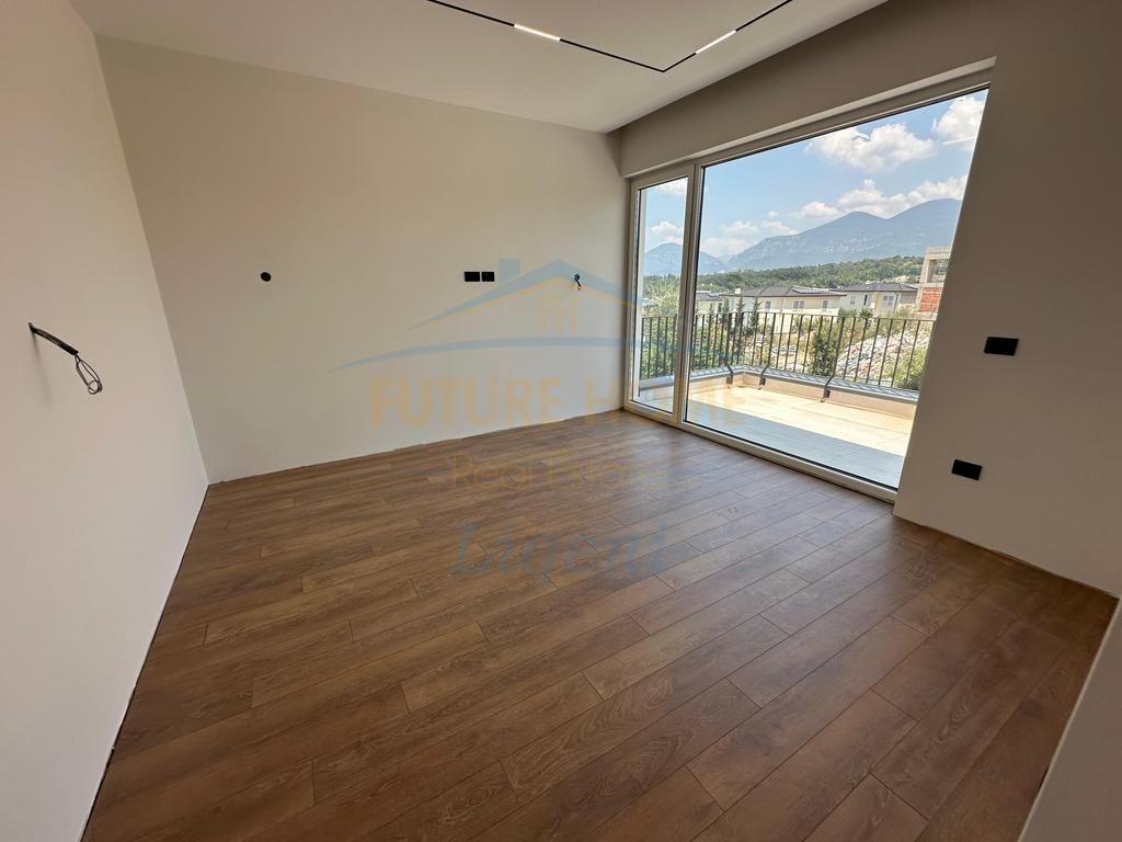 Qera, Vilë, Vilat Forest, Liqeni I Thatë, Tiranë.