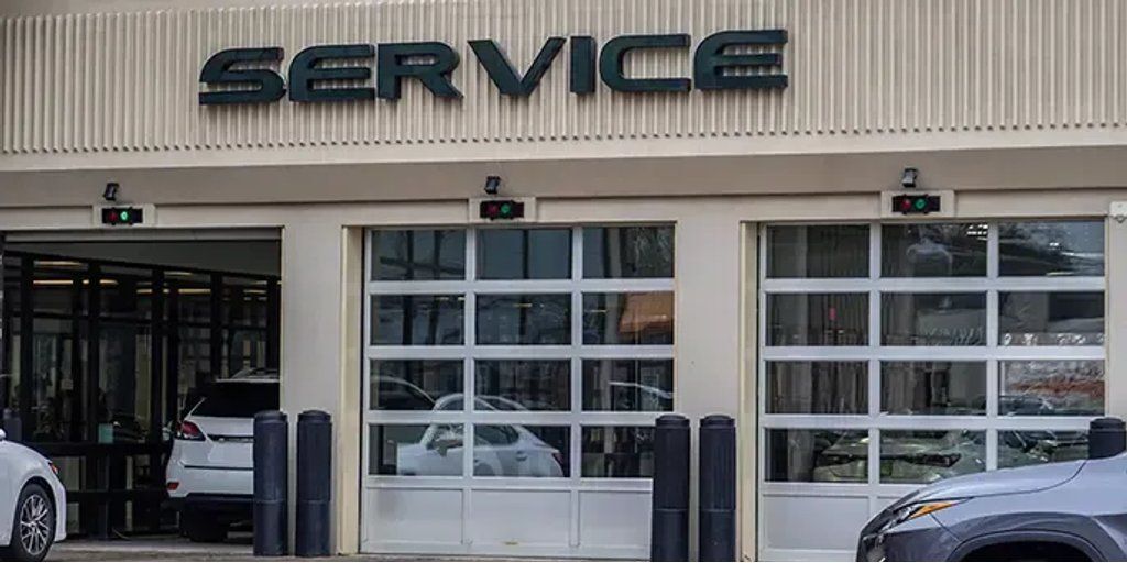 LAPRAKË- SHITET GODINË 2 KATE – BUZË RRUGE KRYESORE! 275,000 €