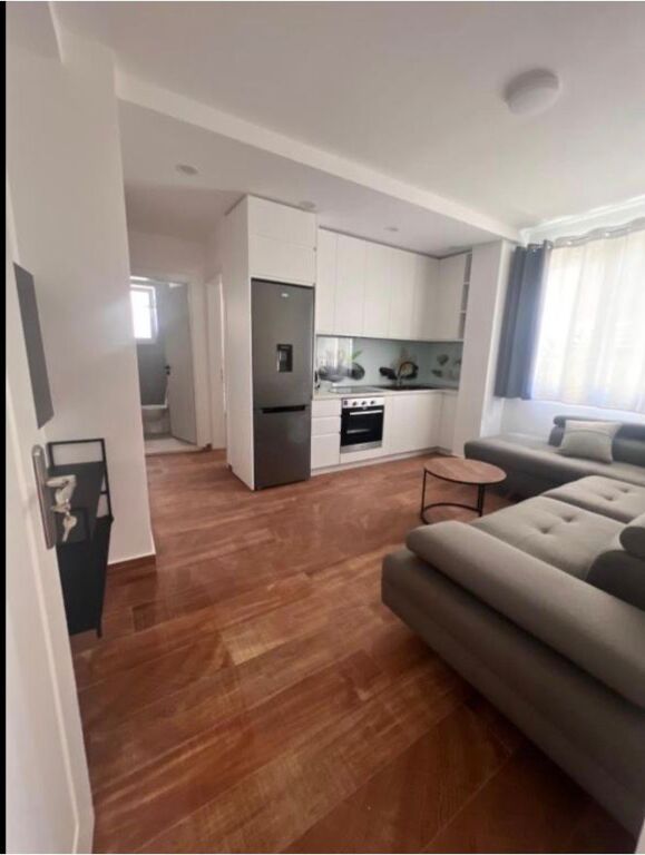 1+1 for rent near Rr 3 vllezrit kondi