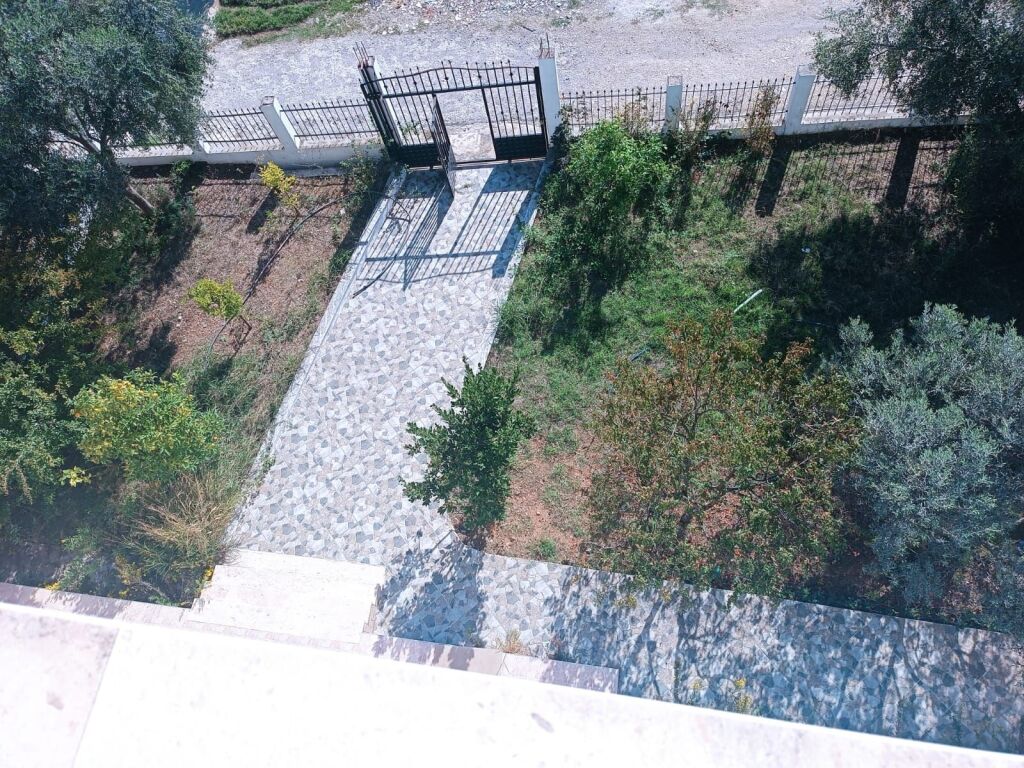 Shitet Vilë Në Tiranë