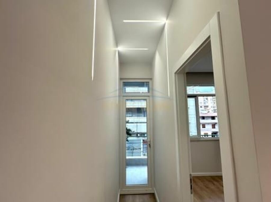 Shitet , Apartament 1+1 Unaza e re, Tirane