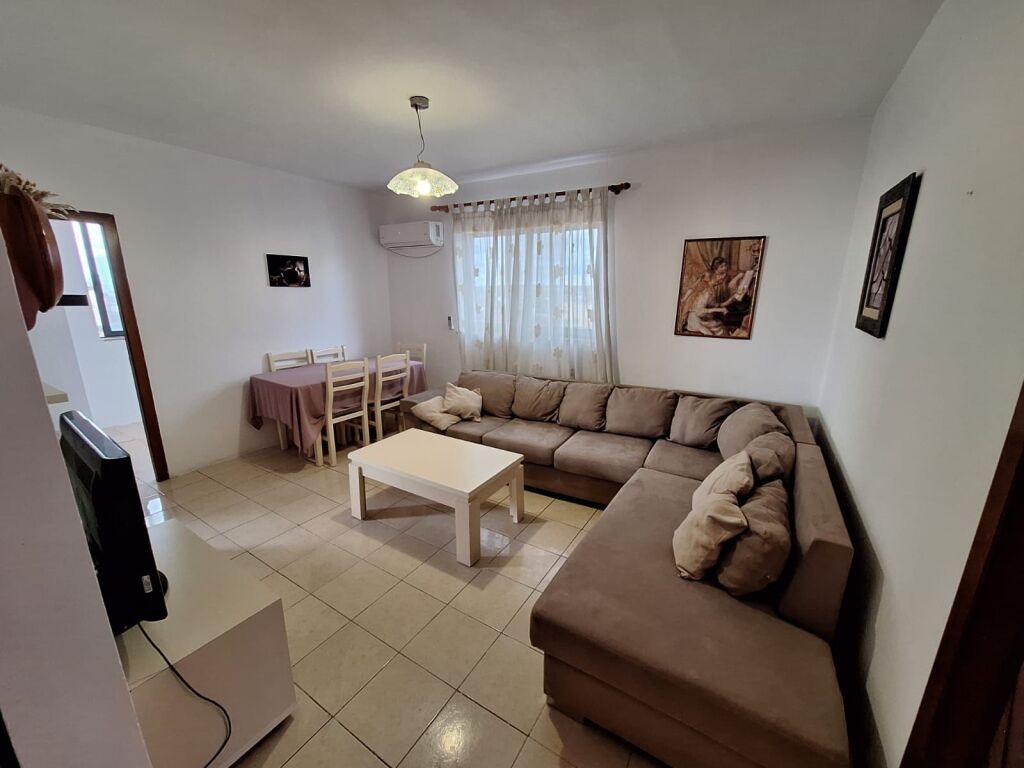 Jepet me qira Apartament 2+1 (i konvertuar), prane shkolles Bajram Curri