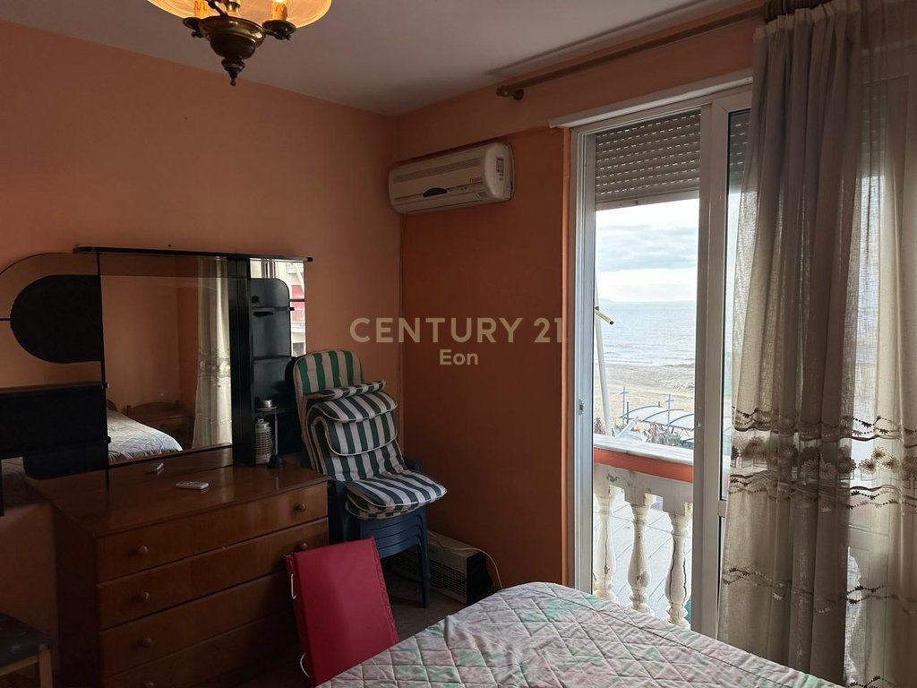 SHITET APARTAMENT 1+1 ME PAMJE NGA DETI NE PLAZH ILIRIA, DURRES