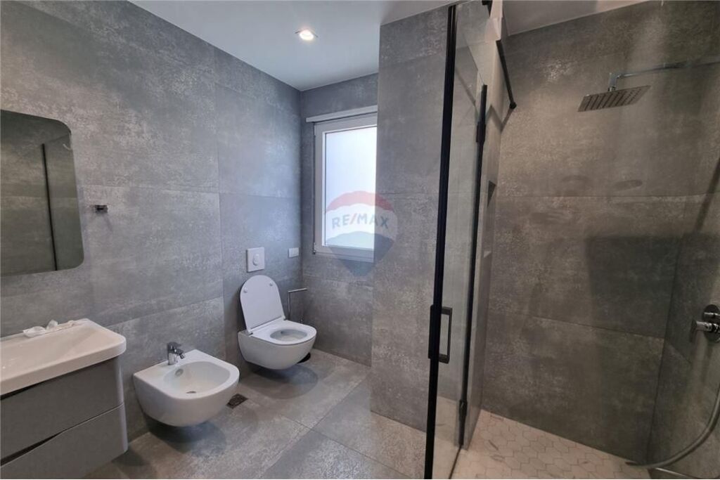 APARTAMENT 3+1+3+ 2 POSTE PARKIMI PER QIRA,LIQENI I THATE