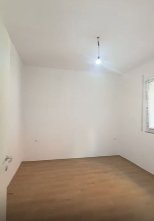 APPARTAMENTO 1+1 + VERANDA IN VENDITA A KODRA E DIELLIT