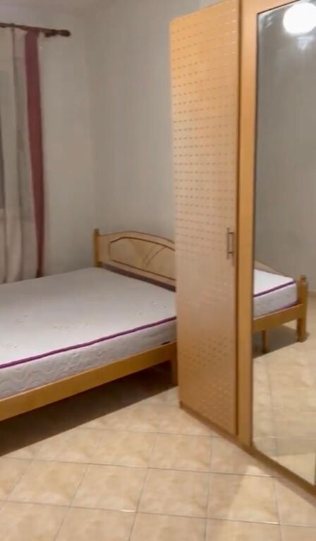 Jepet me qera apartamenti 1+1 , YZBERISHT,ne rrugen Panajot Pano