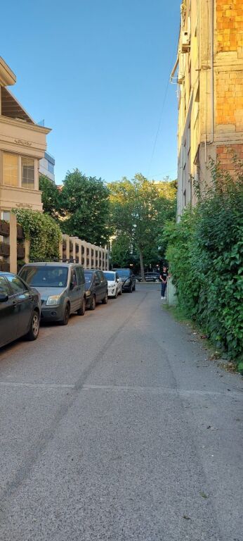 Jepet apartament me qera 1+1 VASIL SHANTO