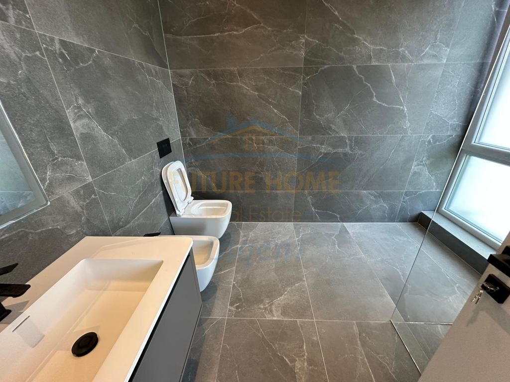 Qera, Vilë, Vilat Forest, Liqeni I Thatë, Tiranë.