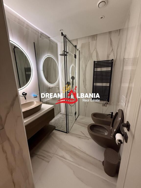 Apartament me qera 2+1+2 tualete tek Komuna e Parisit KIKA 2, Tirane (ID 42215478).