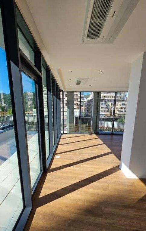 Apartment 2+1+2 parking spaces for rent at Lake View