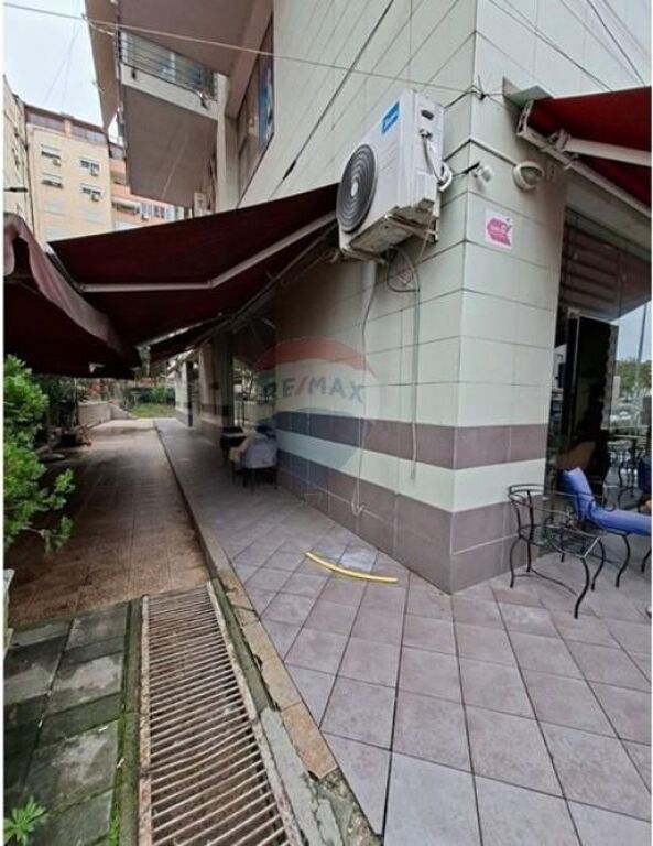 Jepet me Qira Njësi komerciale te Komuna e Parisit