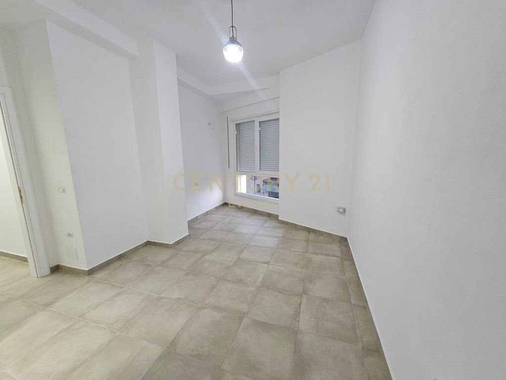 APARTMENT 2+1+2 WITH PARKING SPACE FOR RENT IN XHAMLLIK